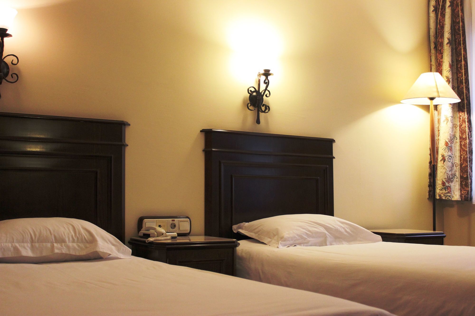 Montania Town Hotel 무단야 외부 사진