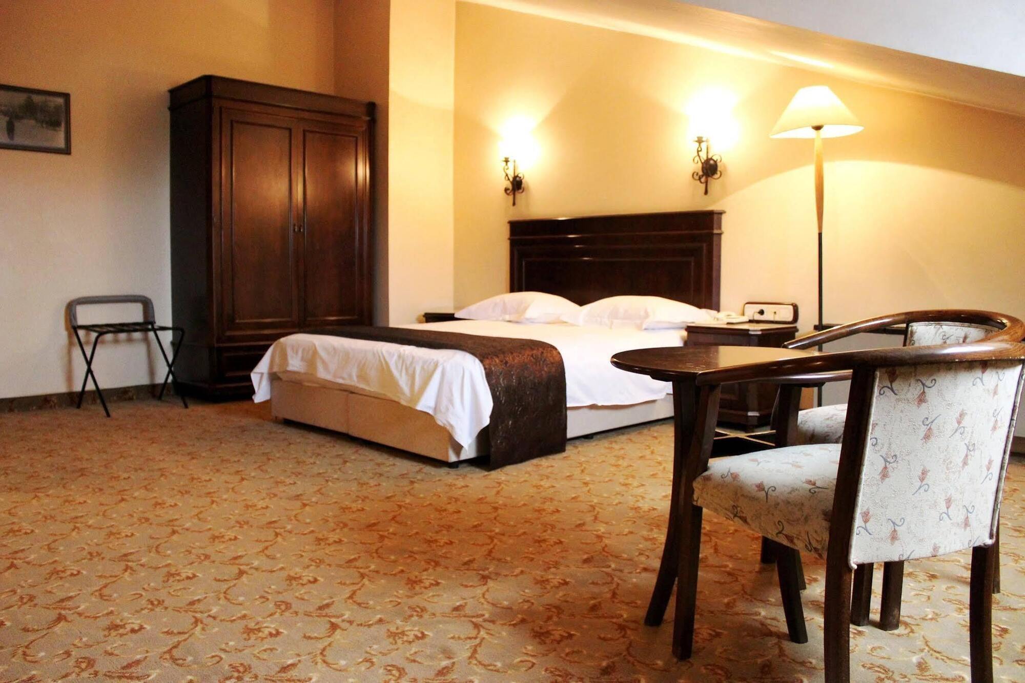 Montania Town Hotel 무단야 외부 사진