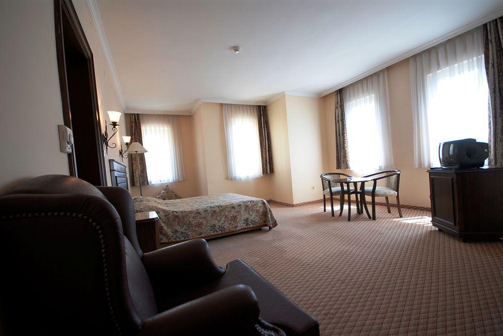 Montania Town Hotel 무단야 외부 사진